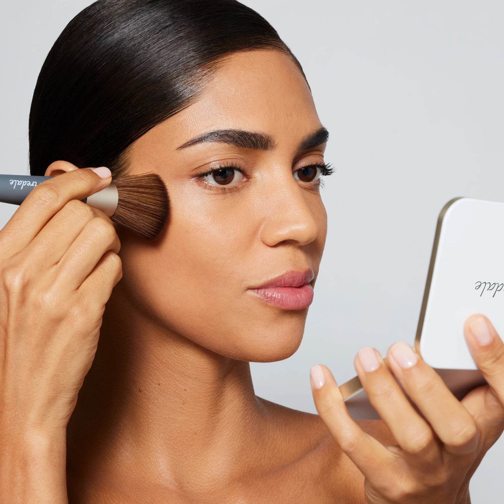 Jane Iredale - The Handi™ Brush - SieroSanto