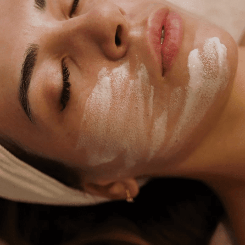 Glowpeel Velvet Glow Behandeling - SieroSanto Skin Clinic - SieroSanto