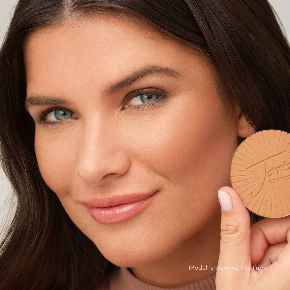 Poudre bronzante mate PureBronze de Jane Iredale et poudre compacte rechargeable